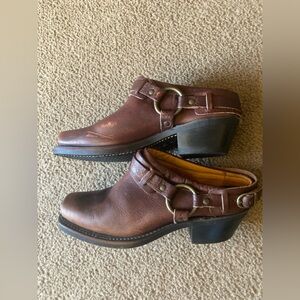 FRYE Harness 8.5 M Mahogany Brown Leather Women's Belted Square Toe Boots Mule